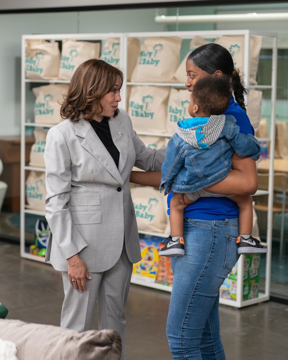 The expanded Child Tax Credit is a tax cut for working families that helped cut the child poverty rate nearly in half during our first year in office. Republicans in Congress refused to extend it. President @JoeBiden and I will continue fighting to restore the expanded…