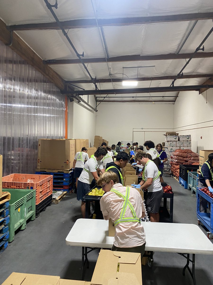 stfrancis_fb's tweet photo. The team was back at Second Harvest today! 14 more pallets of food packed.  It was a great experience https://t.co/9IJNOlu9Ad