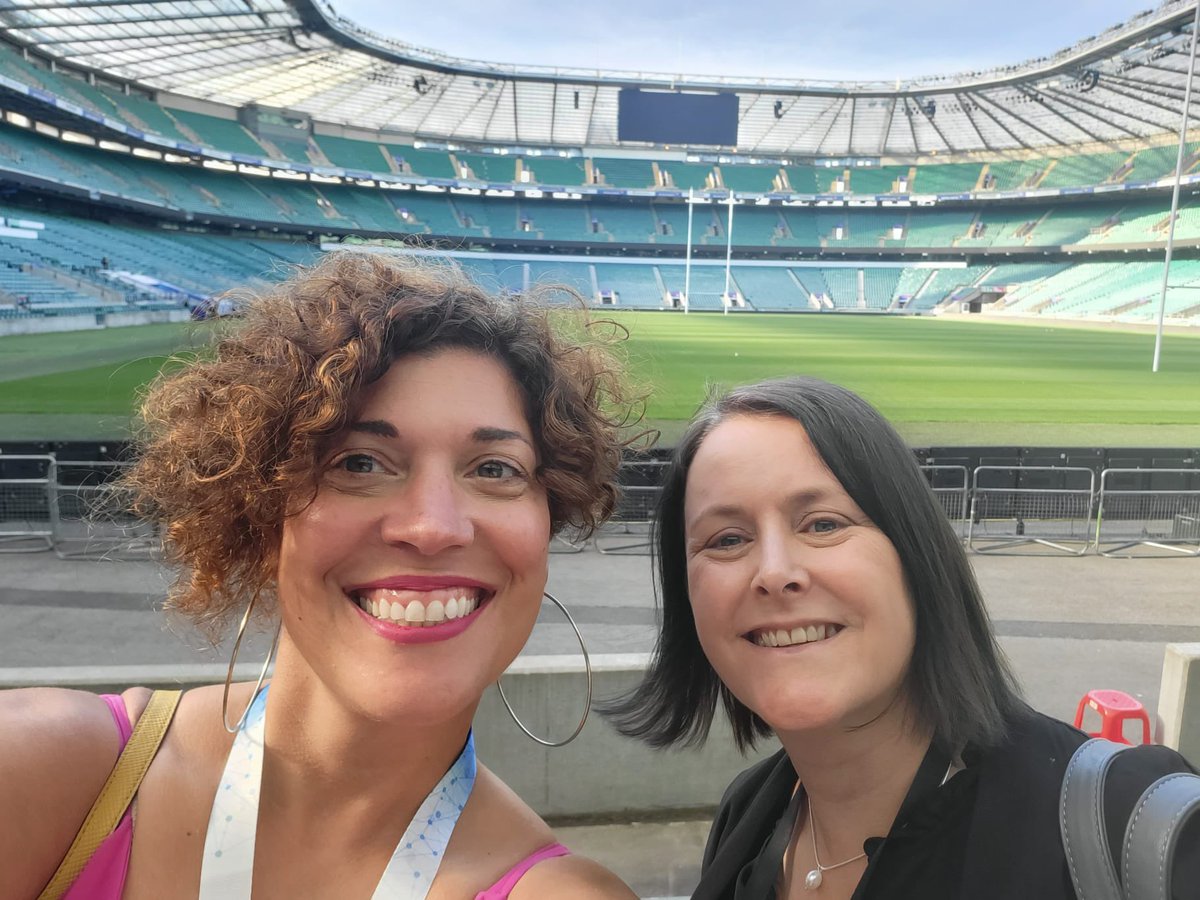 It’s our own @TingyS and Helen enjoying a sun-drenched #SBNSLondon2023 at Twickenham