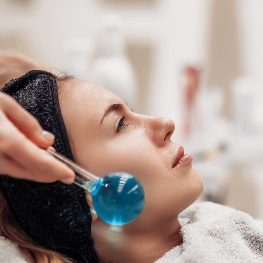 Our Ice Globe Facial, featuring the new Clarins Cryo-Flash mask, offers a refreshing experience to rejuvenate your skin. Powerful cryotherapy and sub-zero temperatures instantly brighten and give you a youthful glow. Book a Pic ‘n’ Mix treatment on your next visit.