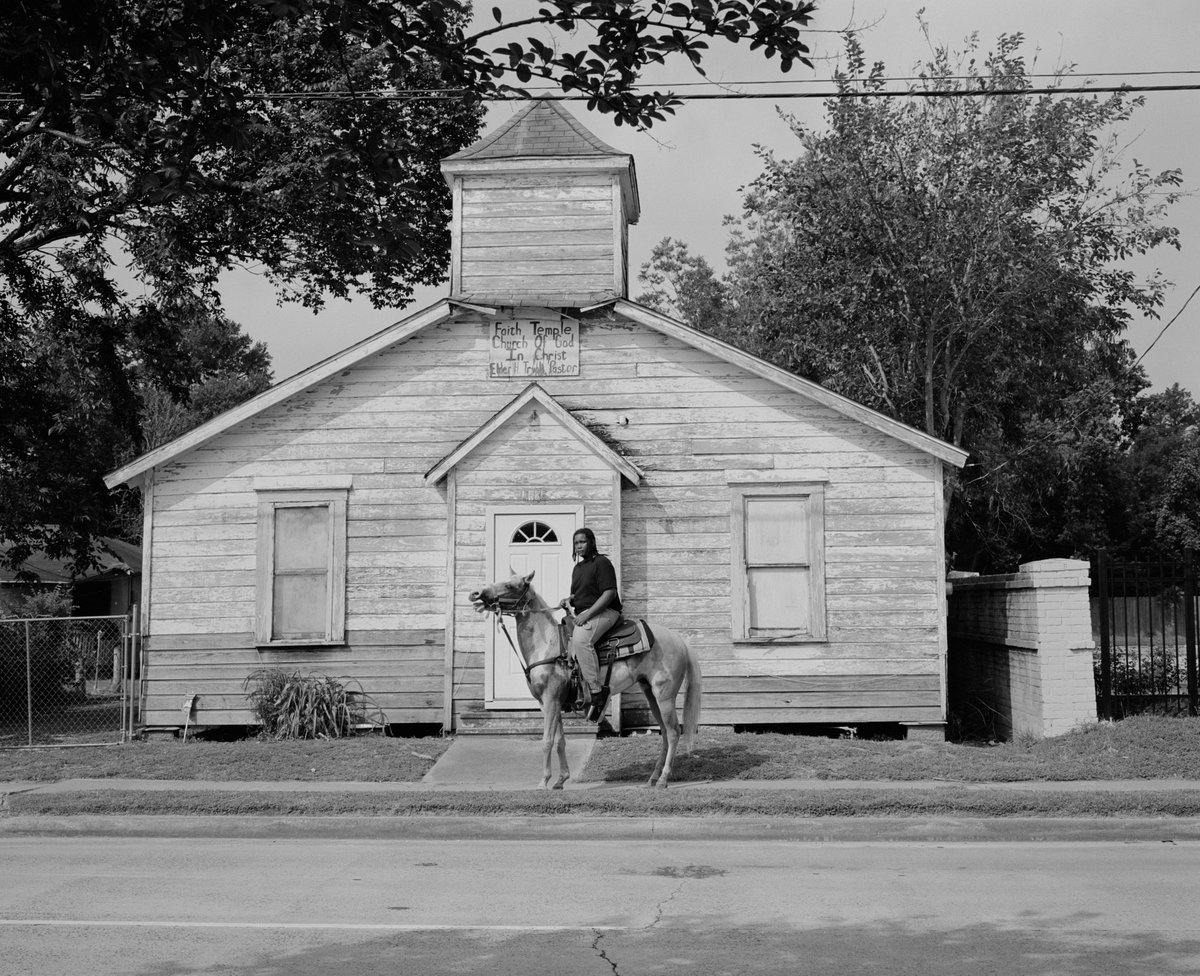 oxfordamerican's tweet image. In this feature from #Issue122, the Southern Film issue, photographer Rahim Fortune examines the “visceral texture” of documentary filmmaker Les Blank’s work about the South in “The Intimate and the Public.” #ReadOA #OxfordAmerican 

See more here: oxfordamerican.org/magazine/issue…