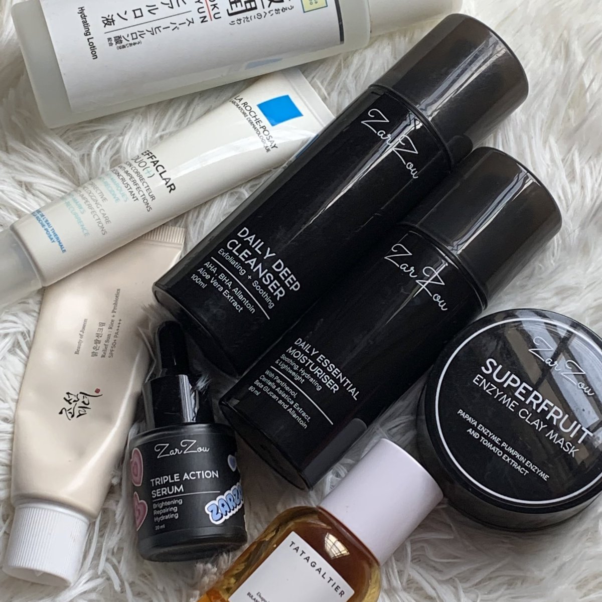 haeshwana's tweet photo. The bare skin    Vs    The skincare 
.

@tatagaltier literally has the best “ Essence Teh O” &amp; @zarzoubeautyHQ has the best moisturiser and clay mask dia sebab texture paling mantap🤌🏽🤌🏽✨✨ https://t.co/OdpxNEy1xI