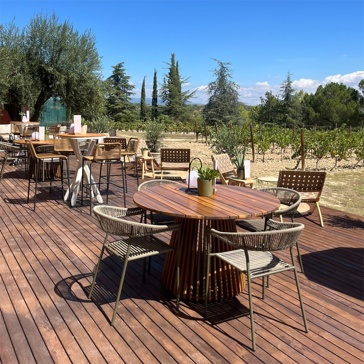 juveycamps's tweet photo. 🥂Inauguramos “La Terraza de Espiells” un nuevo espacio donde disfrutar de los espumosos Juvé &amp; Camps en el corazón de nuestros viñedos.

🕙Horario de apertura 
Viernes de septiembre y octubre
De 18:30 h a 21:30 h
Celler d’Espiells, BV-2247, Sant Sadurní d'Anoia
·
#juveycamps https://t.co/GcgzN0ayjm