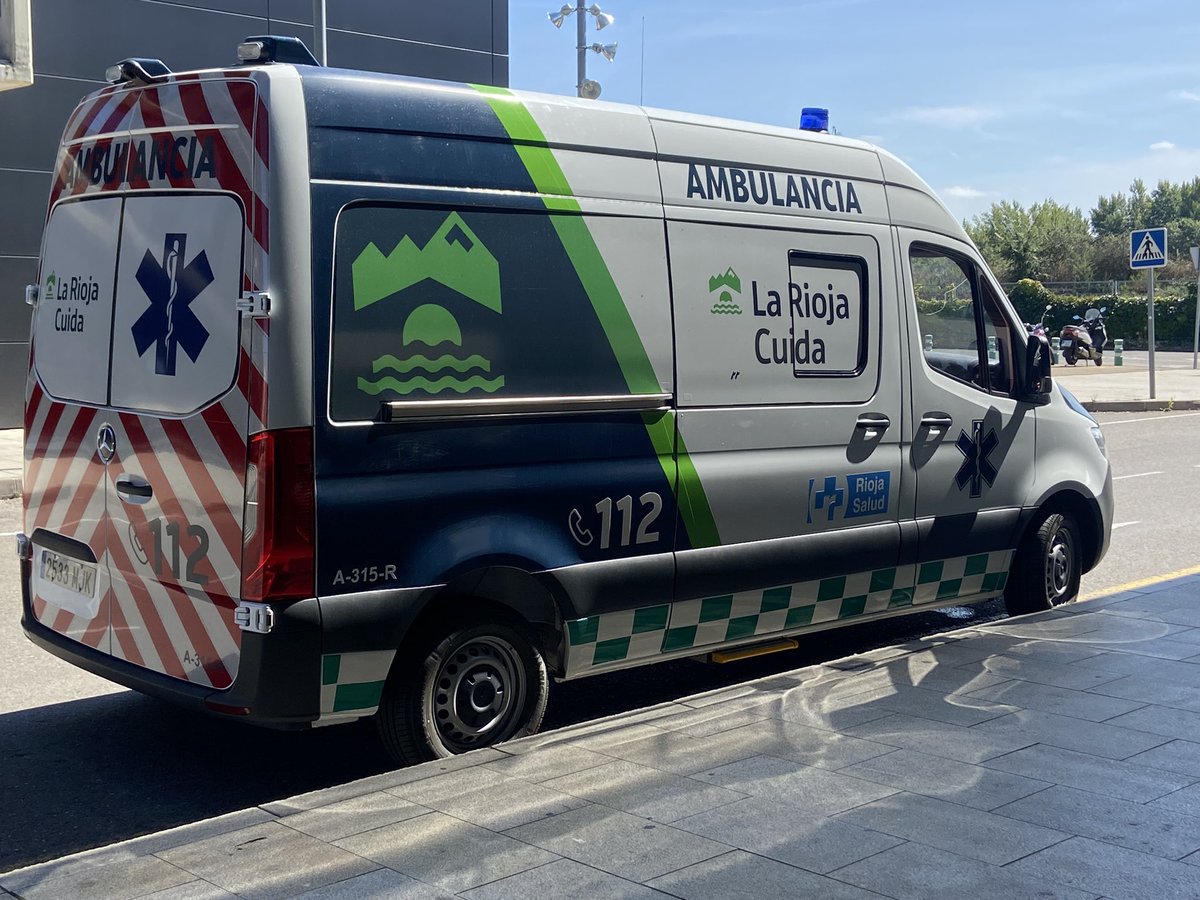 diegofuchu's tweet photo. Ya comienzan a rodar las nuevas ambulancias tipo A2 de LaRiojaCuida. Recordemos que junto a @GSAIB_Balears es la única entidad pública que gestiona el transporte sanitario programado. https://t.co/vbiVhpnkvk