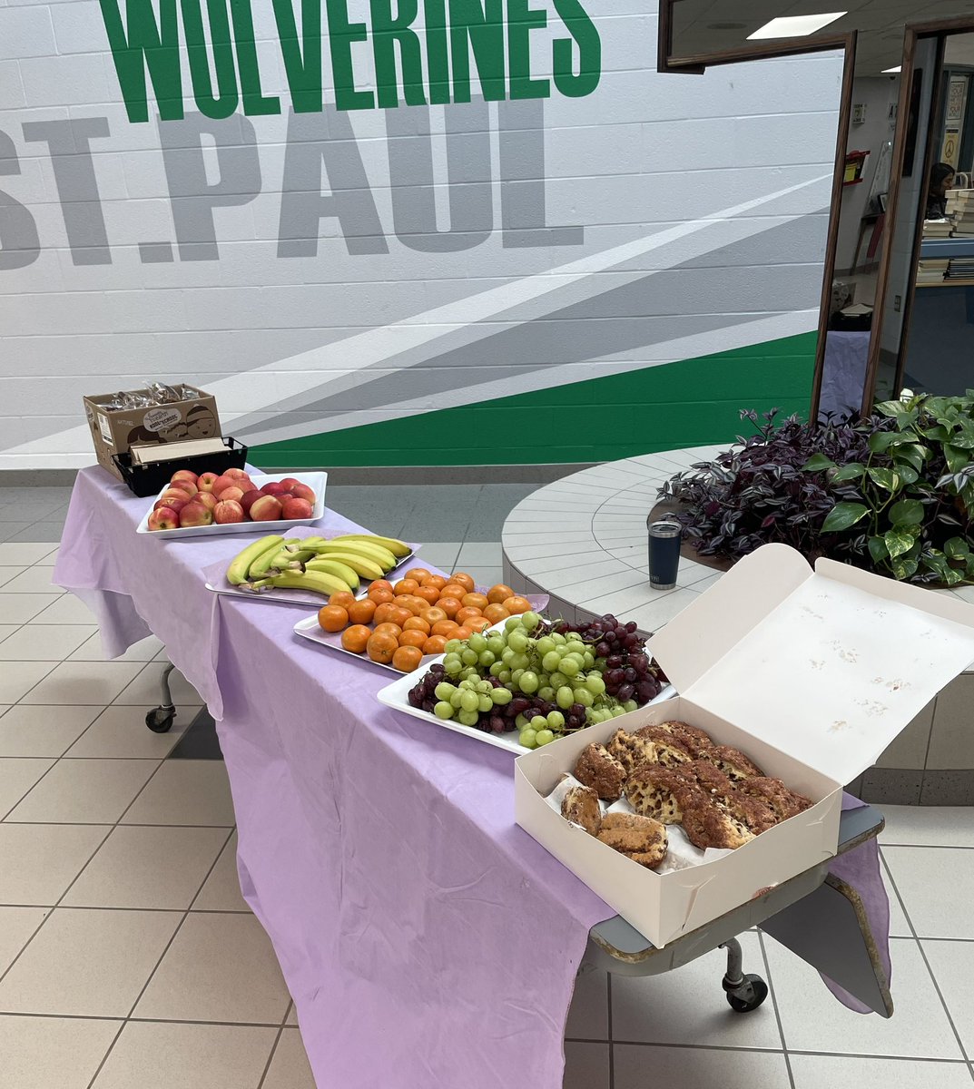 StPaulCSS1's tweet image. Thank you to our wonderful @StPaulCSS1 staff for the delicious &amp;amp; nutritional breakfast items prepared for our #Wolverines this morning. #EverythingWithHeart💚💚💚 #BreakfastProgram