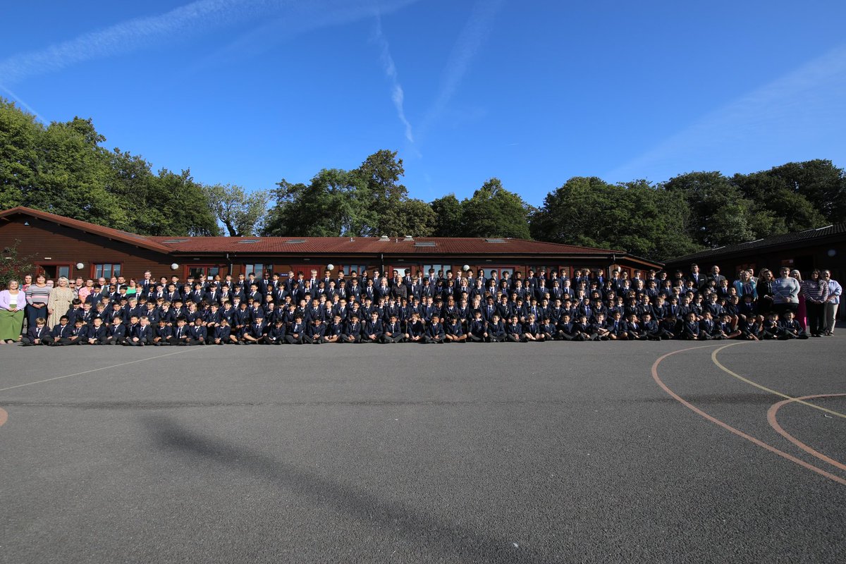 mgs_1515's tweet image. The Manchester Grammar Junior School celebrates 15 years since it opened, with a whole Junior School photograph in the sunshine!
👉 mgs.org/214/news/post/…
#15yearsago