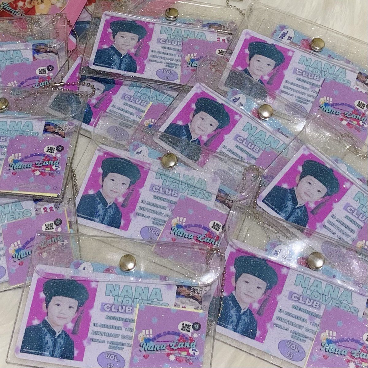 613image's tweet photo. ༘˚freebies smtown jakarta♡
by @dreamiescartt 

🗝️ Sept 23, 2023 
📍 GBK (detail tba)

☆ find me! the first who finds me will get special freebies (2nd pic)
☆ pstt.. limited quantities 
                
#SMTOWN_LIVE_2023_JAKARTA #SMTOWN_LIVE_2023_SMCU_PALACE_JAKARTA #SMTOWN2023 https://t.co/LIHM1WOYij