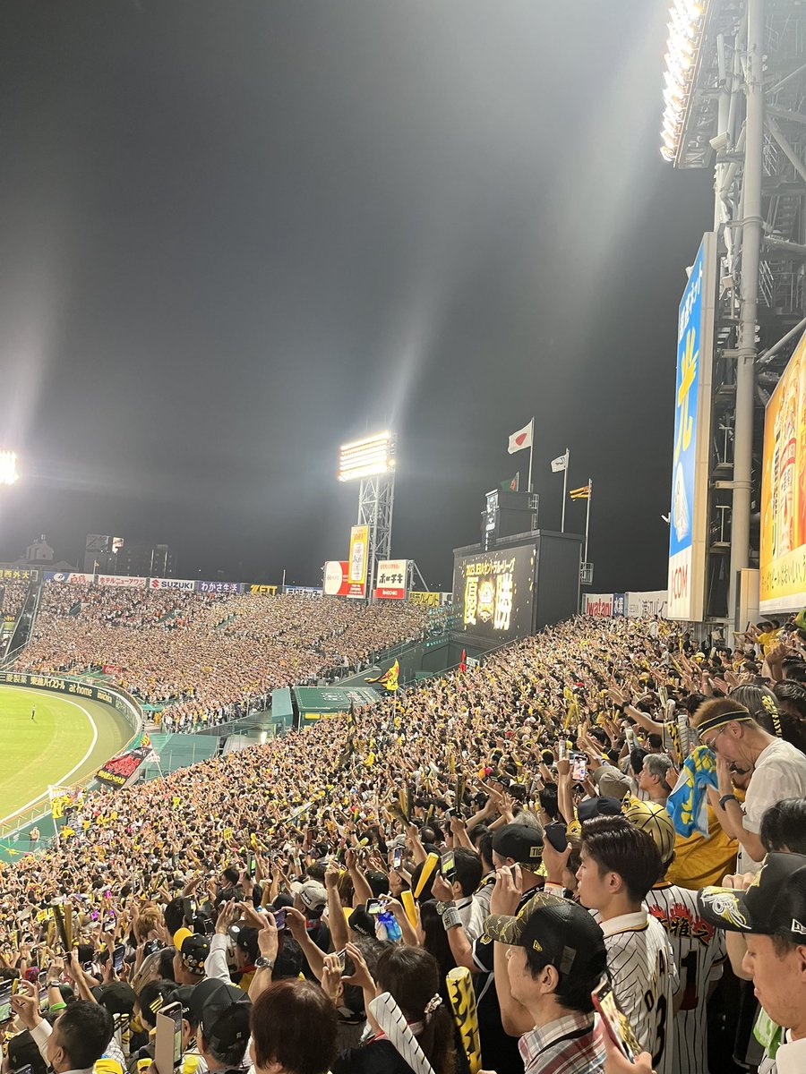 JA22TF's tweet photo. とらほー🐯

18年振りに優勝したぞー🏆🏆🏆🏆🏆

応援してきて良かった😭😭😭

ありがとう阪神タイガース🐯 https://t.co/ZM8pZBblYo