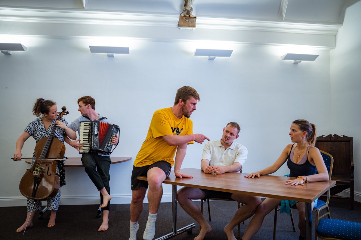 MIBeautifulTC's tweet photo. 📸Here's some rehearsal shots of The Nag's Head... 

👻This new horror comedy set in a haunted pub will chill you to your comical bones.

17-28 October
@ParkTheatre 

🎟️Book now for £15 tickets! 
https://t.co/G4DsYXAbGZ https://t.co/8pU5Y09mZQ