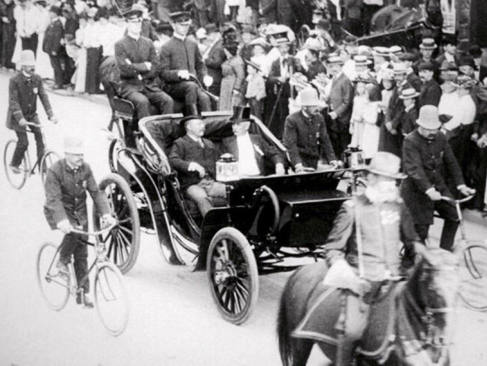 BeschlossDC's tweet photo. Theodore Roosevelt was first American President to ride publicly in a car, 1902, Hartford, Conn.  
And the car (Columbia Victoria Phaeton) was electric. https://t.co/YnTNey8MRm