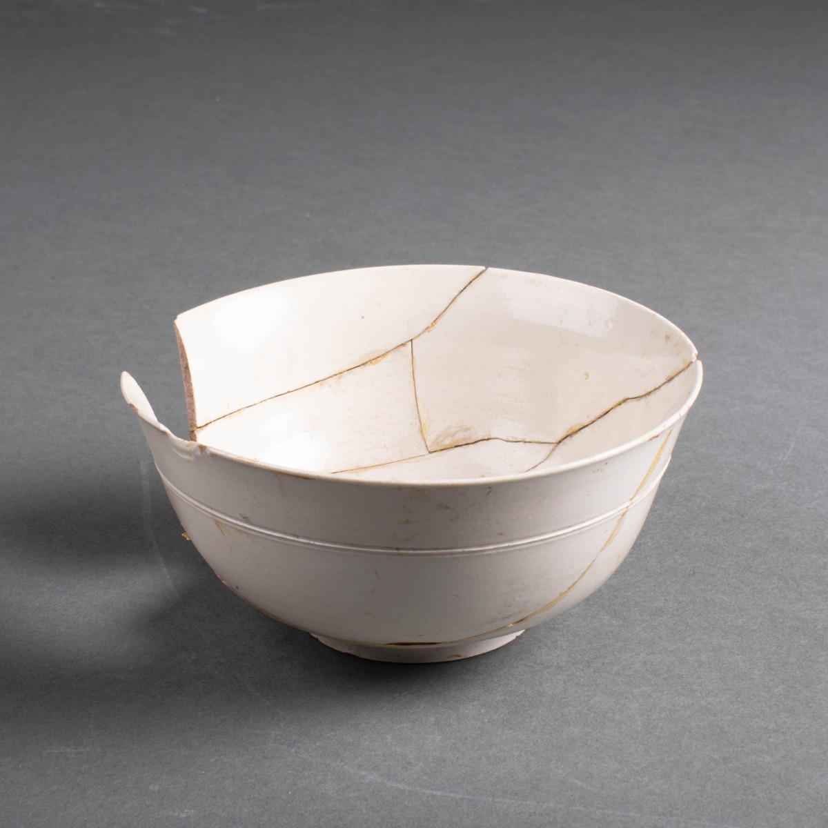 vawedgwood's tweet photo. When we are cataloguing objects we need to check their condition carefully to see if they are safe to handle or need urgent conservation. While many things are near-perfect, we also hold archaeological ceramics which are extremely fragile!

#creativityunwrapped
#heritageopendays https://t.co/mtLSkfbBbL