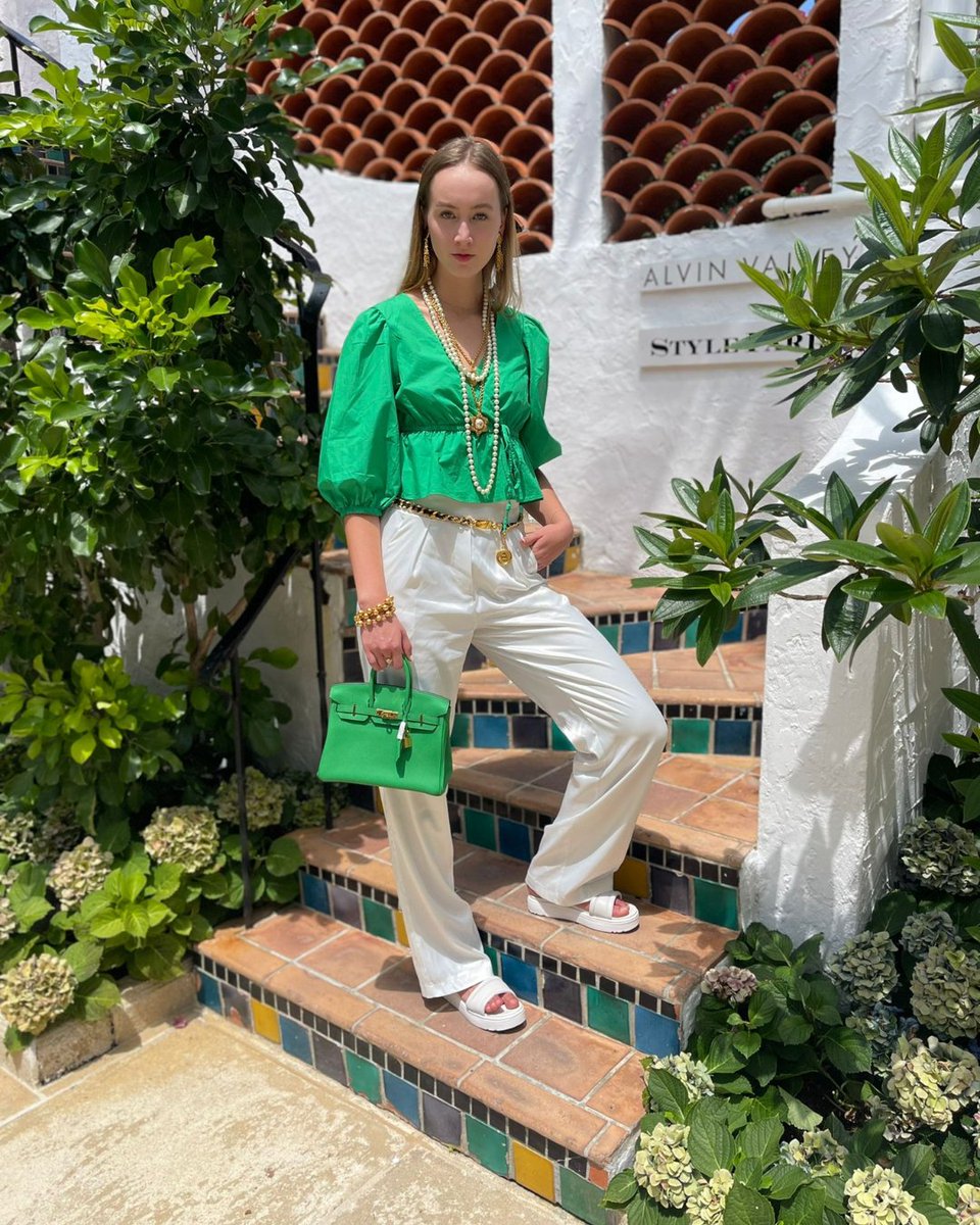 Carrying a piece of nature everywhere I go 🌿💫 My Hermes Birkin 25cm bamboo Togo is the epitome of May's lush greenery. 🌸💚 Join me in embracing the spirit of this color month! 🌱✨ #GreenObsession #HermesBirkin25 #MayColorMonth'
.
.
.
#onlyauthentics #hermes #birkin