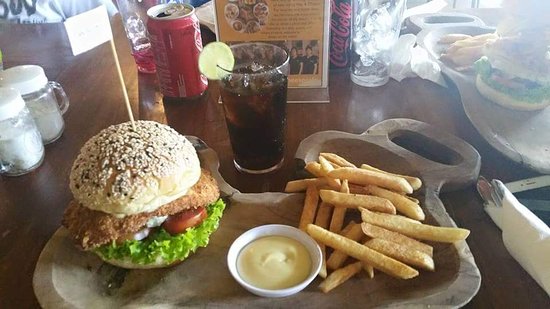 Death_MilkX's tweet image. lunch 🍔