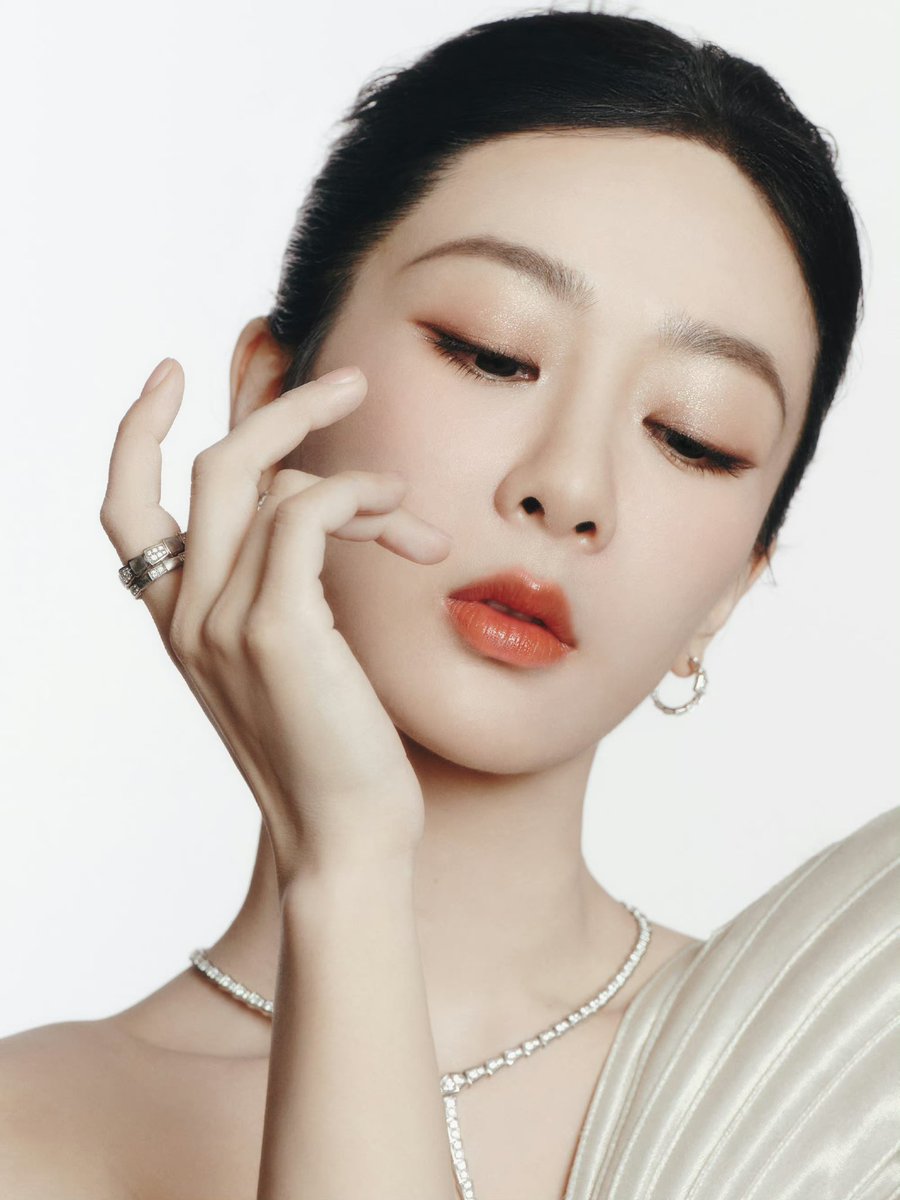 zimiyangzi's tweet photo. 📸 230914 #YangZi Studio releases new photos of Yang Zi 🦢

(2/2) https://t.co/niF0jWlIvE