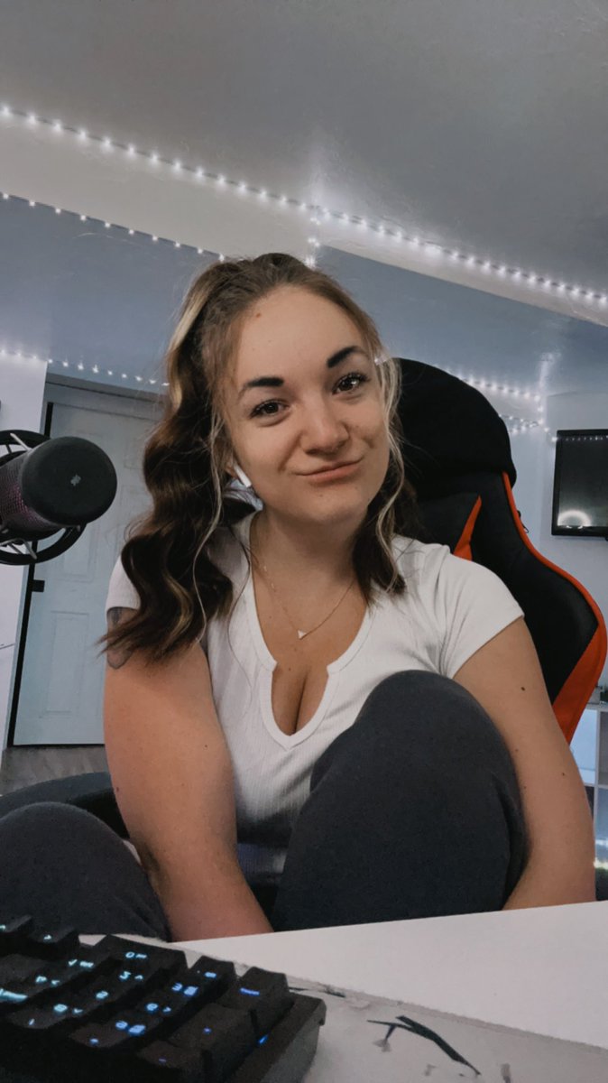 Going live!!! m.twitch.tv/queenpandatv/h… COD | VALORANT | HI TEAM HOW ARE WE!!