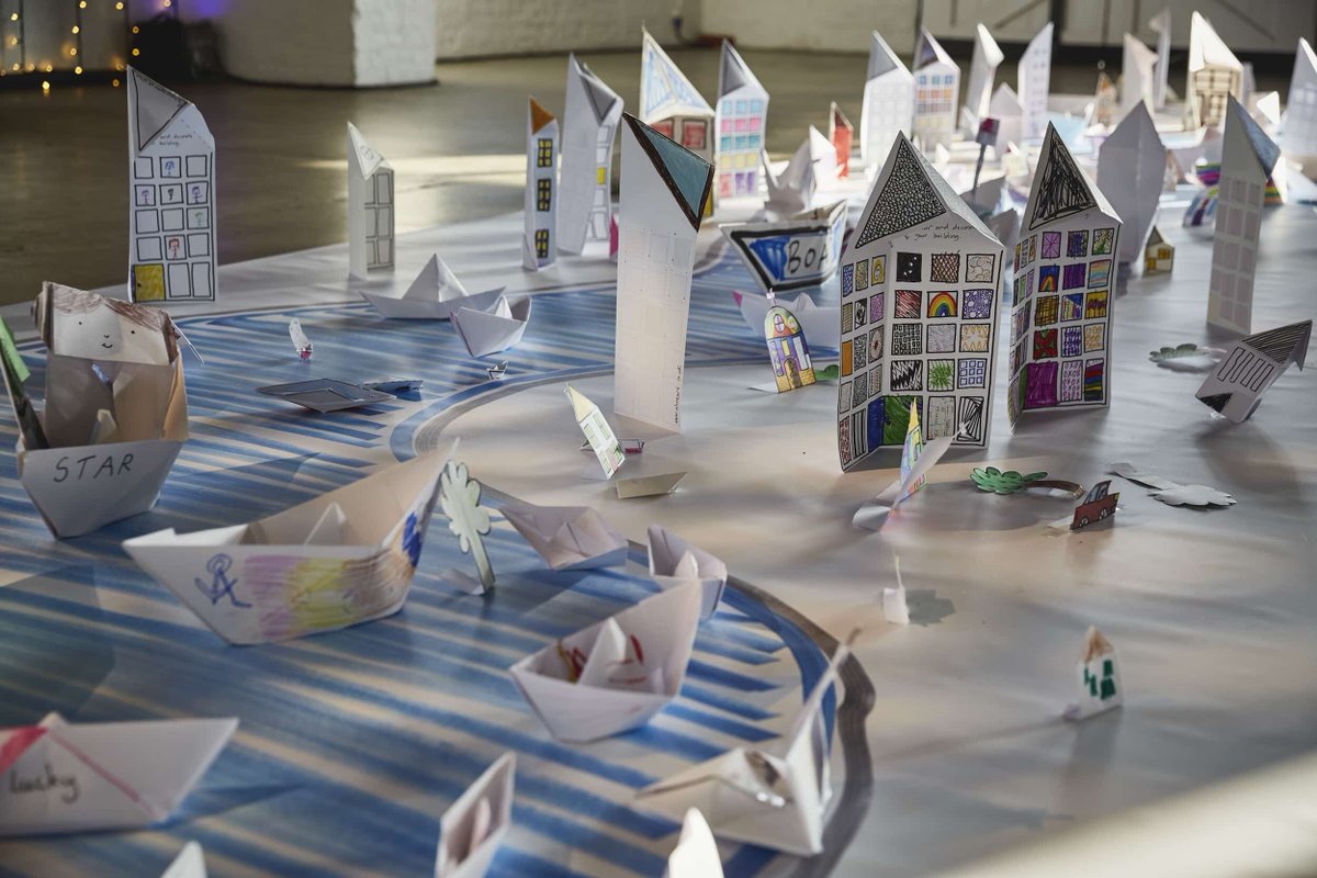 This weekend Fold Your Town will be in Midhurst & Petworth. YOU are invited to create a large origami model city inspired by your local area & community!
All info alineart.co.uk/events Free to all. Just turn up and play! #alineart