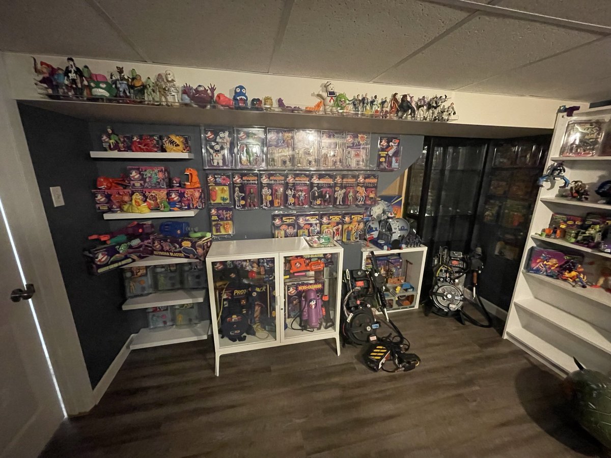 JLarsonTeamRizz's tweet photo. @RizzShow check out my toy collection. https://t.co/uUFYDYgxQE