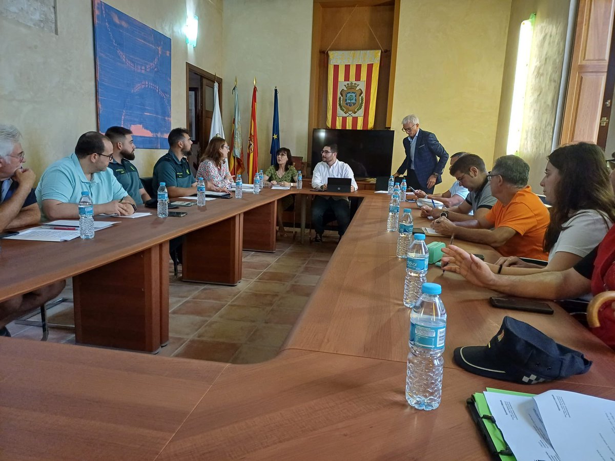 La subdelegada del Gobierno en #Valencia <a href="/SubdelValencia/">Subdelegación Valencia</a>, Raquel Ibáñez <a href="/raquibas/">Raquel Ibáñez Sánchez</a>, copreside junto con el alcalde Alejandro Quilis <a href="/alejandroquilis/">Alejandro Quilis</a> del Ayuntamiento de Albaida <a href="/AjAlbaida/">Ajuntament d'Albaida</a>, la #JuntaLocalSeguridad planificando el operativo de colaboración entre las #FCS,
