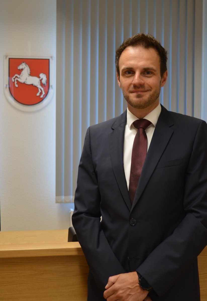 Stefan Büürma zum Richter am Oberlandesgericht Oldenburg ernannt. Mehr Informationen unter: …desgericht-oldenburg.niedersachsen.de/startseite/akt…