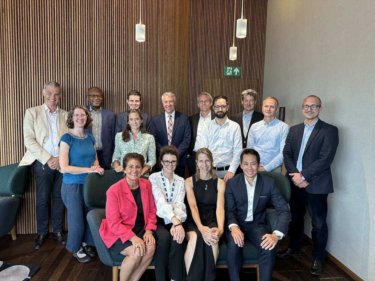 Before getting into #SOC23 proper today, it was a pleasure to host the inaugural Symposium on Formal Relational Contracting in the public sector yesterday @BlavatnikSchool. Fascinating discussions on the contract, negotiations & collaboration, and public law & accountability!