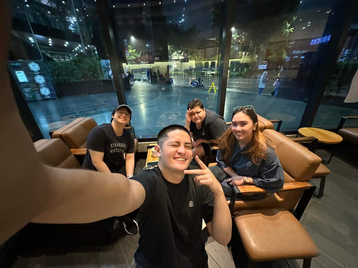 Late Rainy Nights with them peeps and long drives really be therapeutic famm!