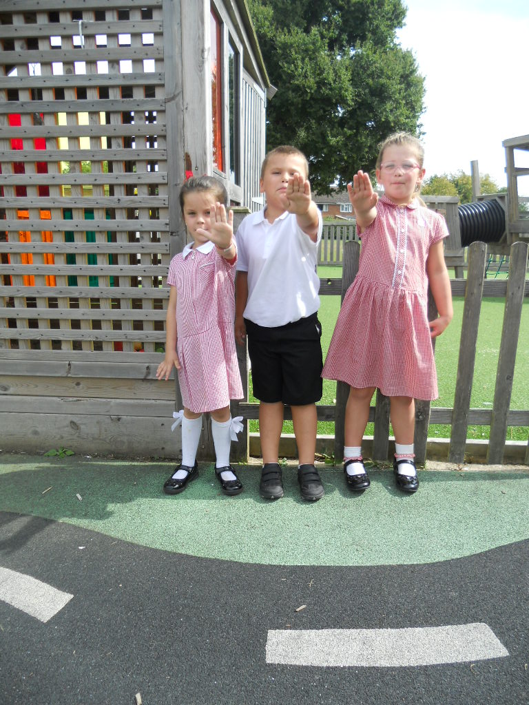 EdenbridgeTPA's tweet photo. Stop. Look. Listen. Think. Year 1 have been learning about Road Safety procedures. Well done for keeping yourselves safe Year 1! #safehappylearning #abridgetosuccess https://t.co/KaiE6TgoOK