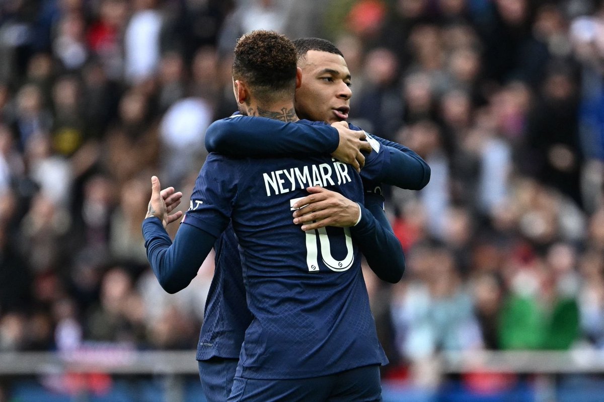 lnstantFoot's tweet photo. Kylian Mbappé et Neymar ne se suivent plus sur Instagram. ❌ https://t.co/PcP3PmiEk7