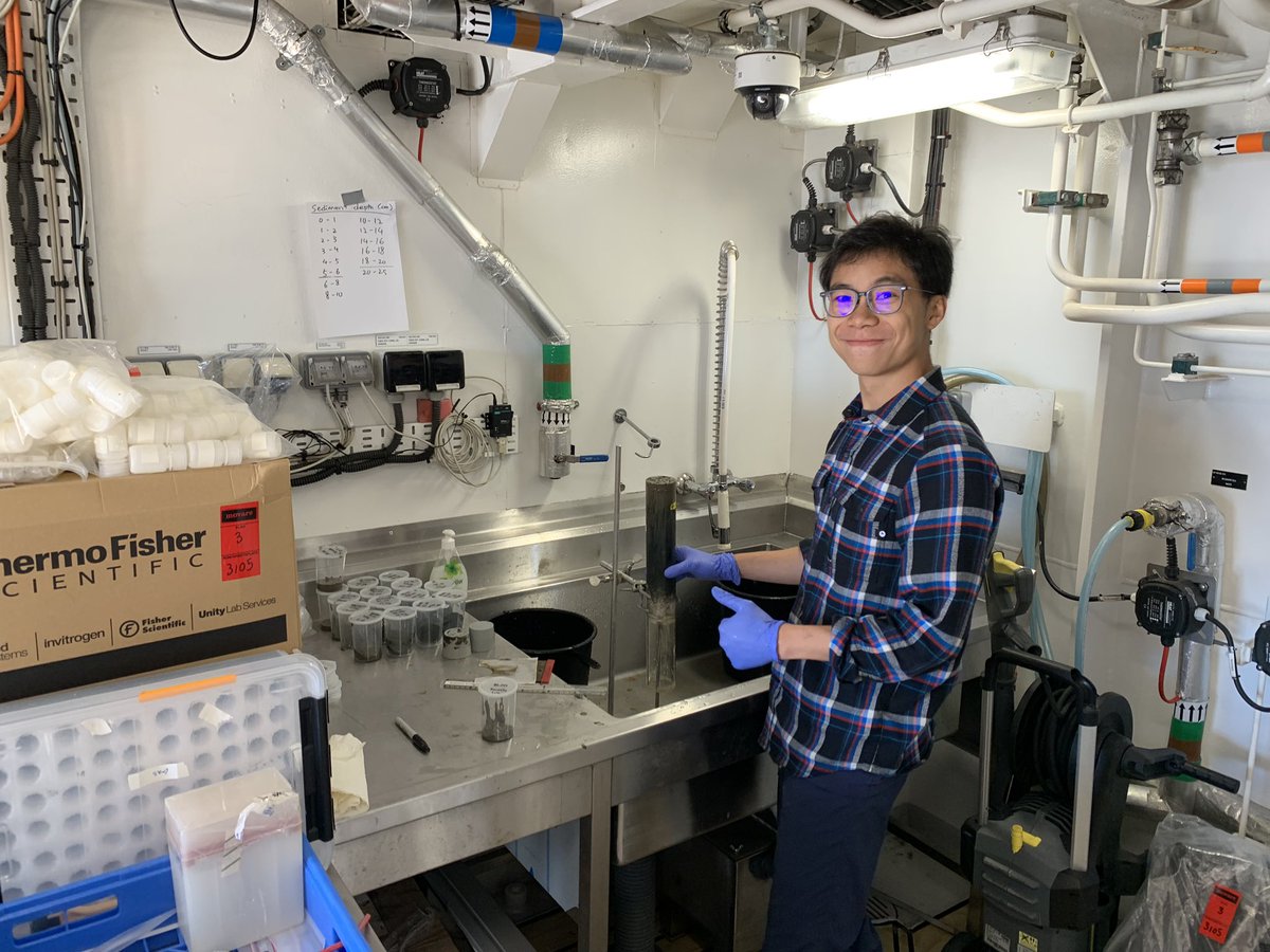 Prof Isaac Santos (@barefoot_lab) on Twitter photo Chasing submarine groundwater discharge in the Baltic Sea under blue skies on <a href="/rv_skagerak_gu/">R/V Skagerak</a>
<a href="/AprajitaTomer/">Aprajita Singh Tomer</a> sampling radium
<a href="/cloudss_mh/">Cloudy Majtenyi Hill</a> & <a href="/mitscni/">Mitscni</a> filtering in the lab
<a href="/diLinnex/">Linnea Henriksson</a> taming the rosette
<a href="/hlscheung/">Henry Cheung</a> playing with mud
Thanks <a href="/KAWstiftelsen/">KAW</a> for supporting us! Chasing submarine groundwater discharge in the Baltic Sea under blue skies on <a href="/rv_skagerak_gu/">R/V Skagerak</a>
<a href="/AprajitaTomer/">Aprajita Singh Tomer</a> sampling radium
<a href="/cloudss_mh/">Cloudy Majtenyi Hill</a> & <a href="/mitscni/">Mitscni</a> filtering in the lab
<a href="/diLinnex/">Linnea Henriksson</a> taming the rosette
<a href="/hlscheung/">Henry Cheung</a> playing with mud
Thanks <a href="/KAWstiftelsen/">KAW</a> for supporting us!