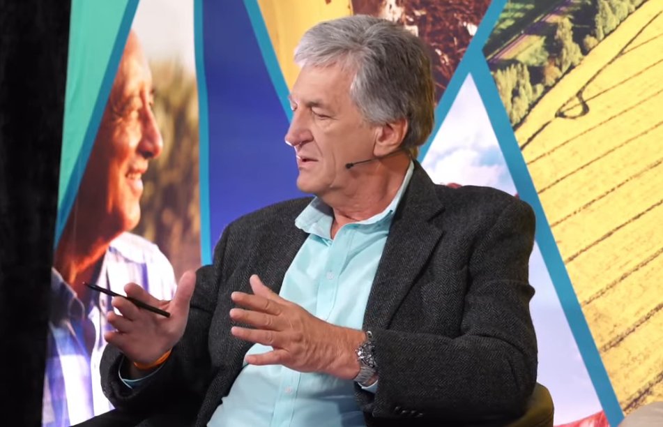 Daar was in 2015 oor die 2 miljoen kleinvee geslag in die Noord-Kaap. Oor die afgelope 8 jaar het die bedrag met 'n miljoen verlaag - dit bewys dat die kapasiteitsbenutting in die abattoir-bedryf onder druk is. - Stephen van Huyssteen (<a href="/Klklandbou/">KLK</a>)
#Skaapbedryf #Abattoir