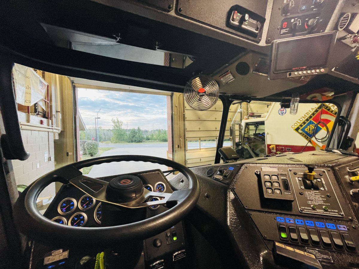 Debo_573's tweet photo. My View for the Day Ready to Go๐ #Station9 #Quint9 #community #faith #family #friends #firedepartment #football #FiveFs #MyF5 #ColumbiaMo #Hometown #SmileOn https://t.co/WZtY4Lkt5J