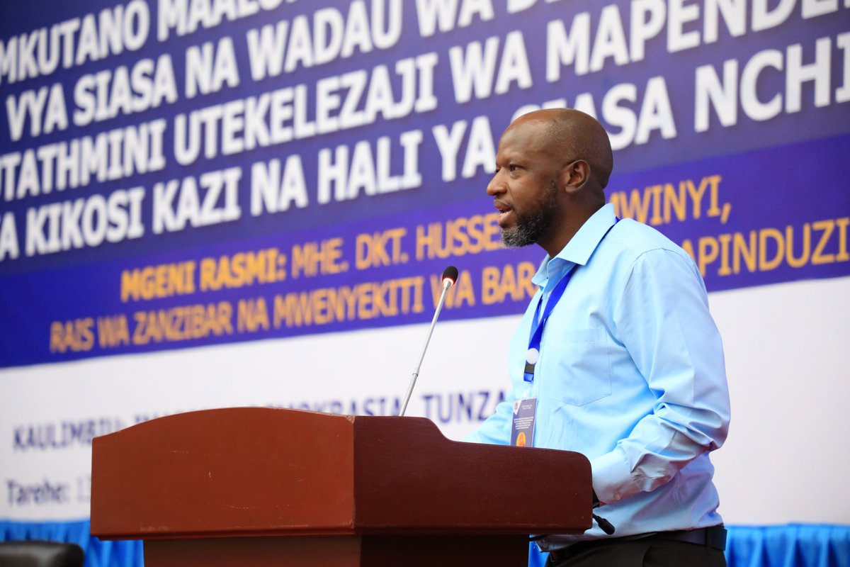 “Nani anapaswa kuwa mnyenyekevu? Ni viongozi na wanasiasa wanaopaswa kuwa wanyenyekevu kwa raia au ni raia wanaopaswa kuwa wanyenyekevu kwa viongozi na wanasiasa?” - Dkt <a href="/BMshale/">Baruani Mshale</a>.

#DemokrasiaYetu