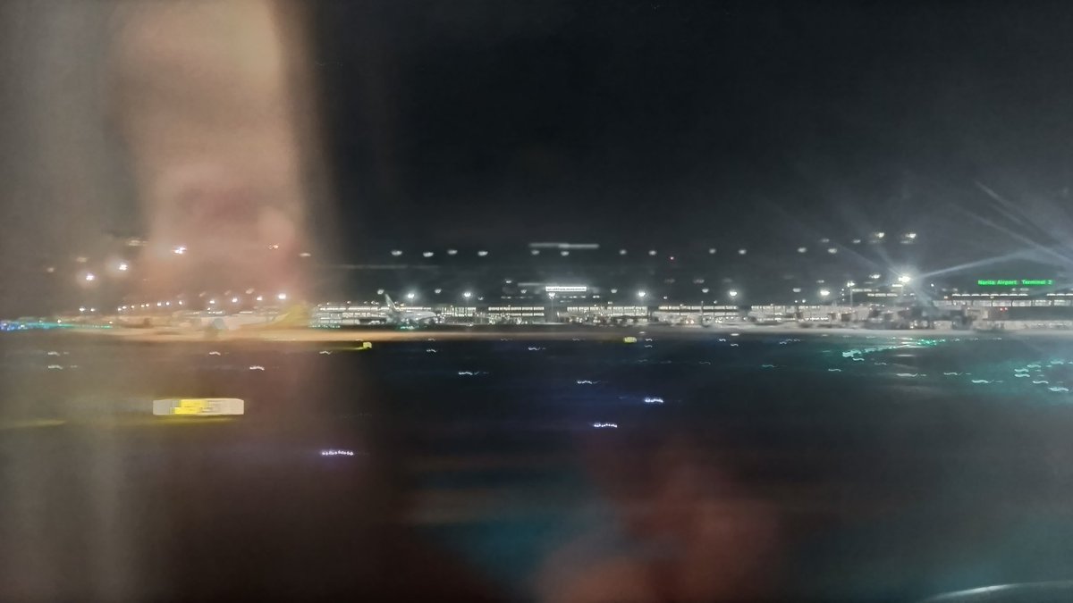 narinaripoh's tweet photo. 成田空港着陸🛬その2
夜間撮影は反射もあるから綺麗に撮影できないです😅
#成田空港
#MM586
#なりなりの秋季道北の旅 https://t.co/tmmuKzzhXC