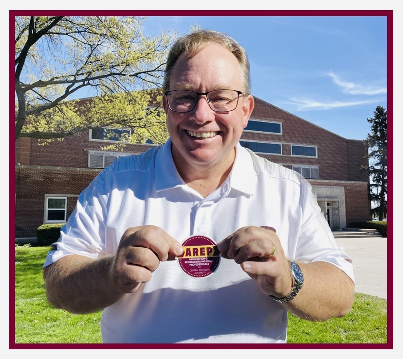 cmurpl's tweet image. Awesome to have President Bob Davies stop by the Association of Recreation and Event Professionals RSO table at Main Stage and pick up a AREP sticker! FIRED UP IN FINCH! 🔥👆❤️ @cmuniversity @cmualumni @cmuehs @cmichprez @cmuactivities