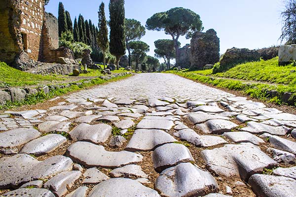FrUgochukwu's tweet image. THE APPIAN WAY

Appian Way is one of the popular slangs that is commonly used in most Nigerian dialects. It is used to describe an escape route or shorter routes. The slang has become part and parcel of most Nigerian dialects that while growing up, I thought that Appian (apiam as…