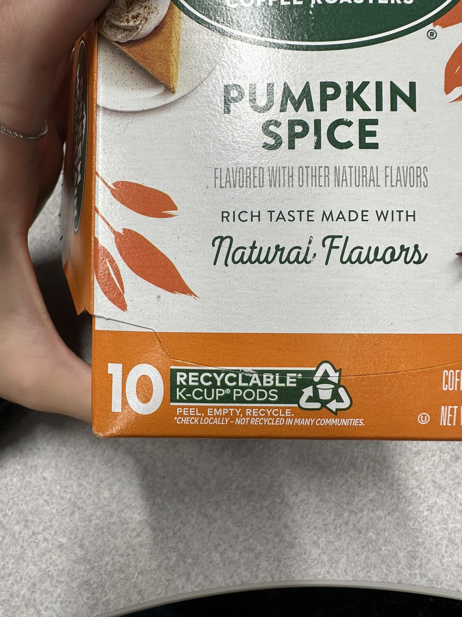JuliaMachaj's tweet photo. another wonderful example of shrinkflation. 10 k cups in a box suited for 12. do better @GreenMtnCoffee I'll be sticking with my @dunkindonuts k cups https://t.co/2B8cvEXNHs