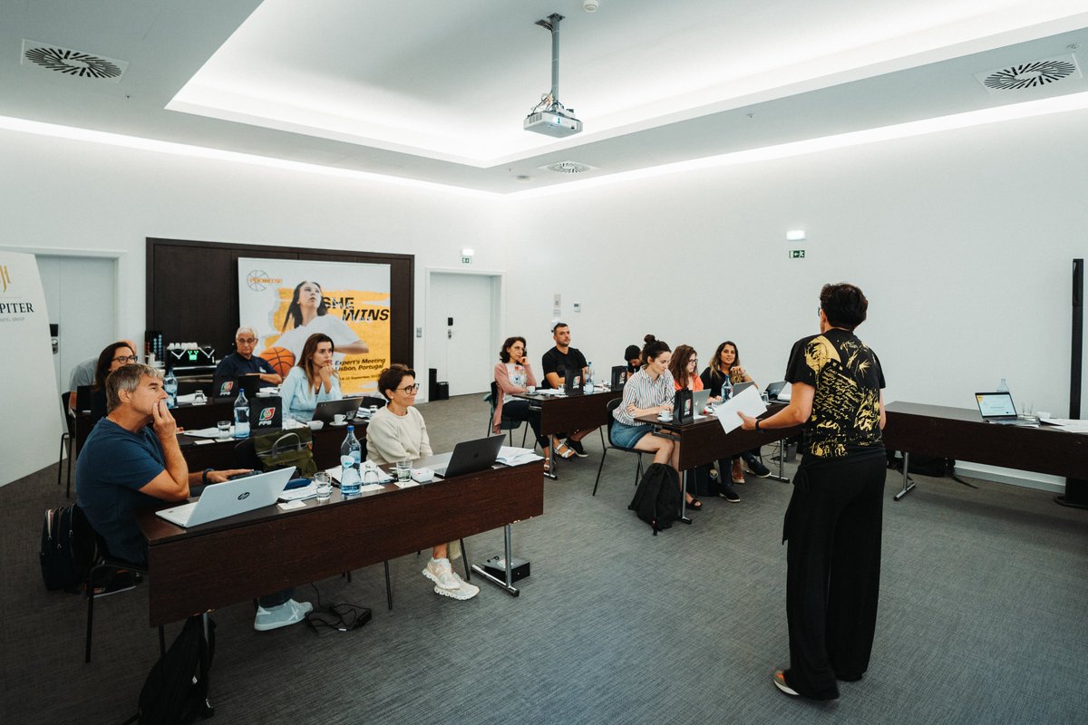 🔛 Já decorre, em Lisboa, a Expert's Meeting do projeto @PROMIShewins, iniciativa que conta com representantes de federações e organizações de diferentes pontos da Europa.  

#SheWins #dunkthestigma #PROMISE #promisebasketball