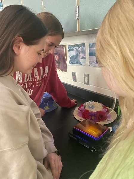 #PBS Students identified DNA found at our "crime scene" this week.  One more step closer to solving the case! #forensicsrocks <a href="/NPHS_Science/">NPHS Science Team</a> <a href="/VoelzJames/">New Palestine High School</a>