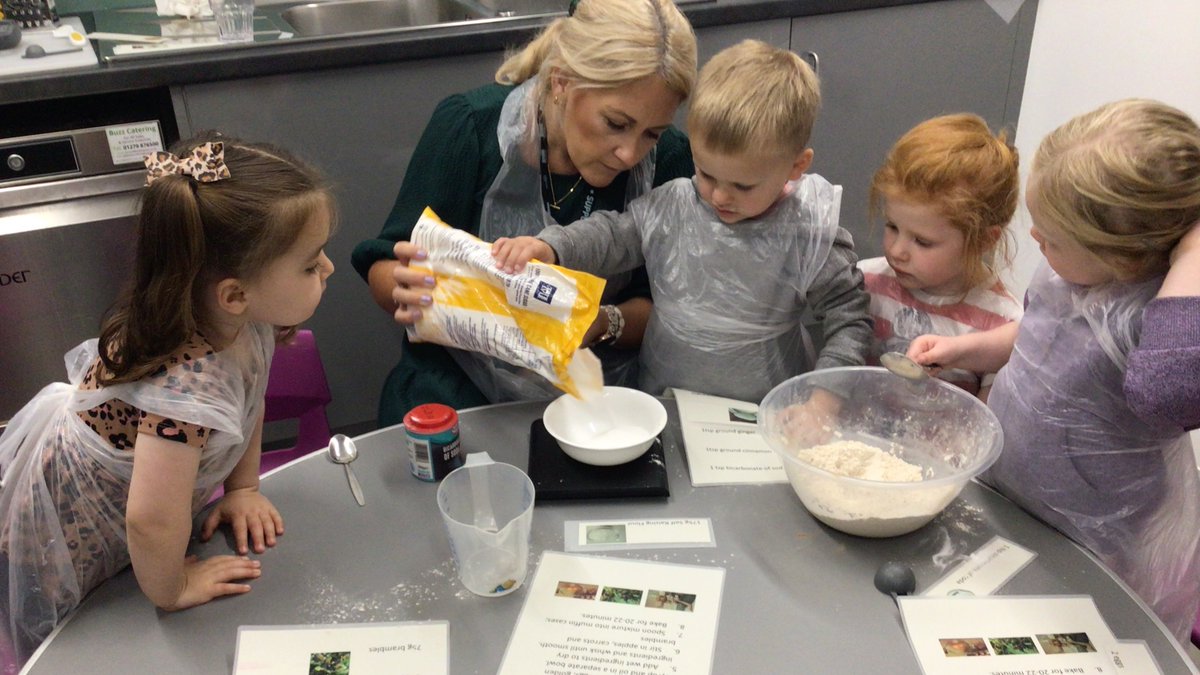 spaceplaceeyc1's tweet image. Baking carrot, apple and bramble muffins🥕🍎🍇
We are: weighing and measuring, following a recipe, taking turns, listening well, talking about different kinds of food, using our senses to explore our ingredients and so much more!💕
#crosscurricularlearning
#makinglearningfun