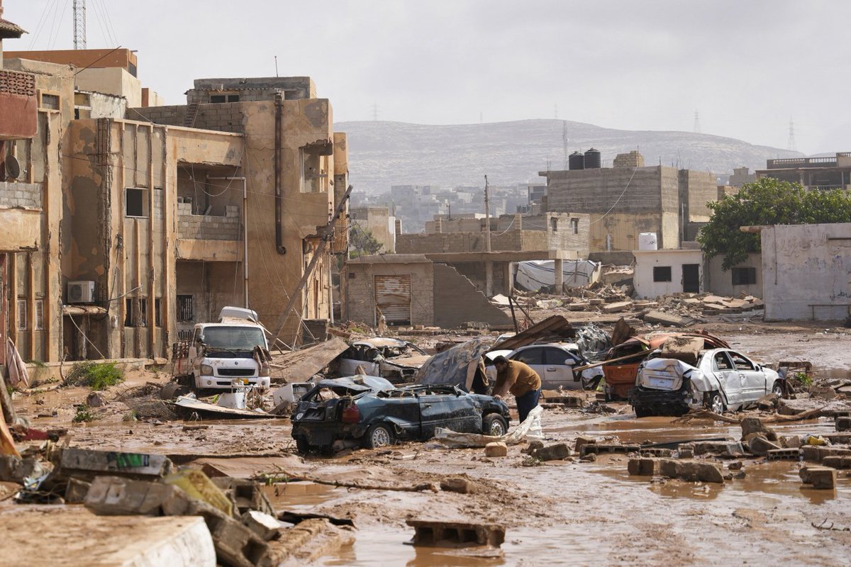 ActisAndres's tweet photo. Libia y los "límites planetarios". 

Mientras en Derna cuentan a sus muertos (más de 20 mil), la Ciencia lanza otra advertencia: "La Tierra empieza a estar fuera del espacio operativo seguro para la humanidad". 

Ya hemos roto 6/9 límites ambientales. 
🧵HILO: https://t.co/2KW2ydcVDG