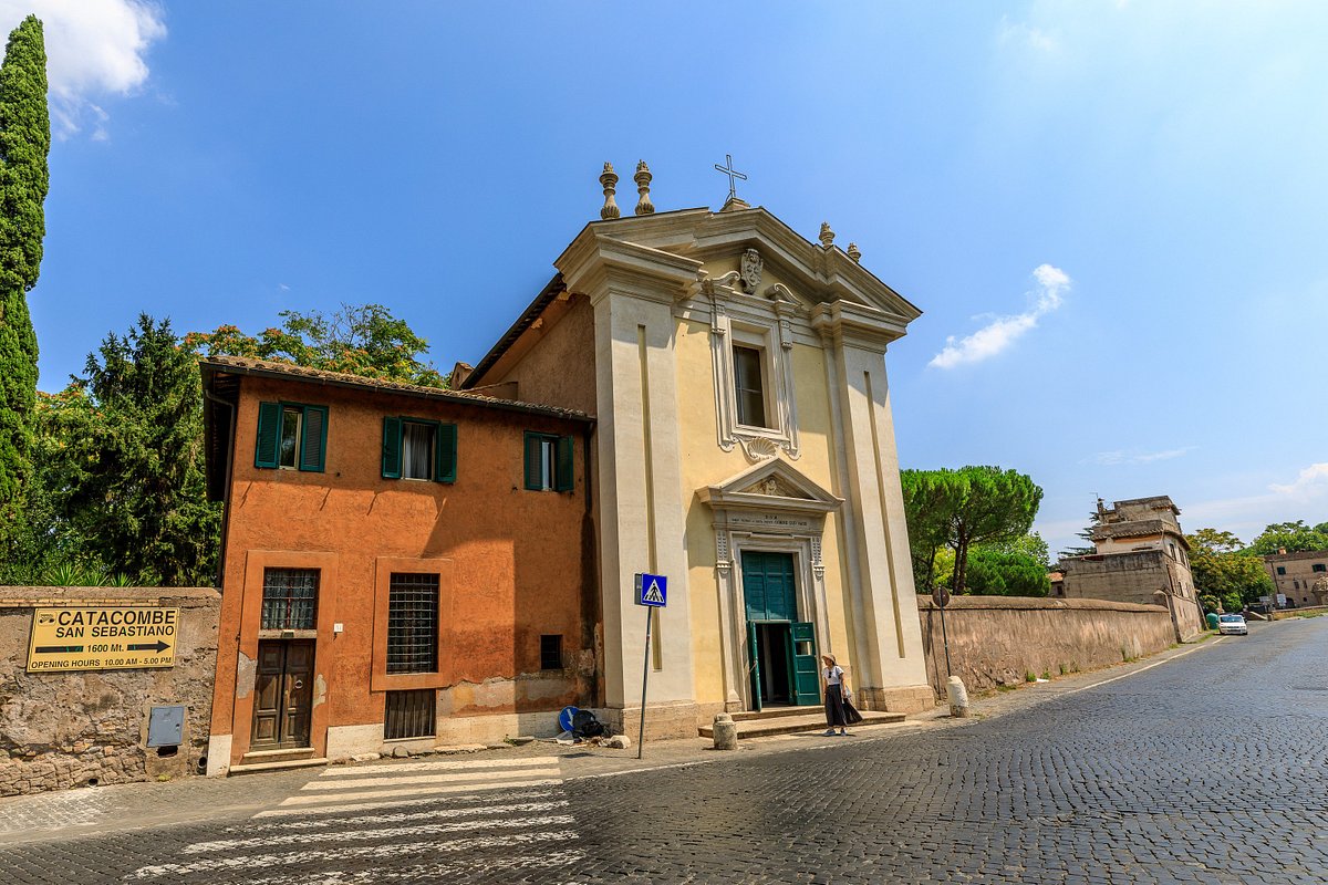 FrUgochukwu's tweet image. THE APPIAN WAY

Appian Way is one of the popular slangs that is commonly used in most Nigerian dialects. It is used to describe an escape route or shorter routes. The slang has become part and parcel of most Nigerian dialects that while growing up, I thought that Appian (apiam as…