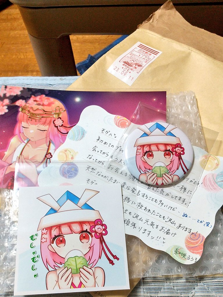 buson19870718's tweet photo. なんか嬉しい言葉書かれてて危うく泣きそうになってないけど嬉しいものですね(。'-')(。,_,)ｳﾝｳﾝ

#紅咲城の戦い
#17LIVE
#紅咲るう https://t.co/mFzhrPTSrm