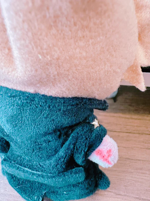 イスカリくんが服を着ました てのちの髪の毛どうするか悩んでる あとデイビットくんに令呪入れた にじんでるけど