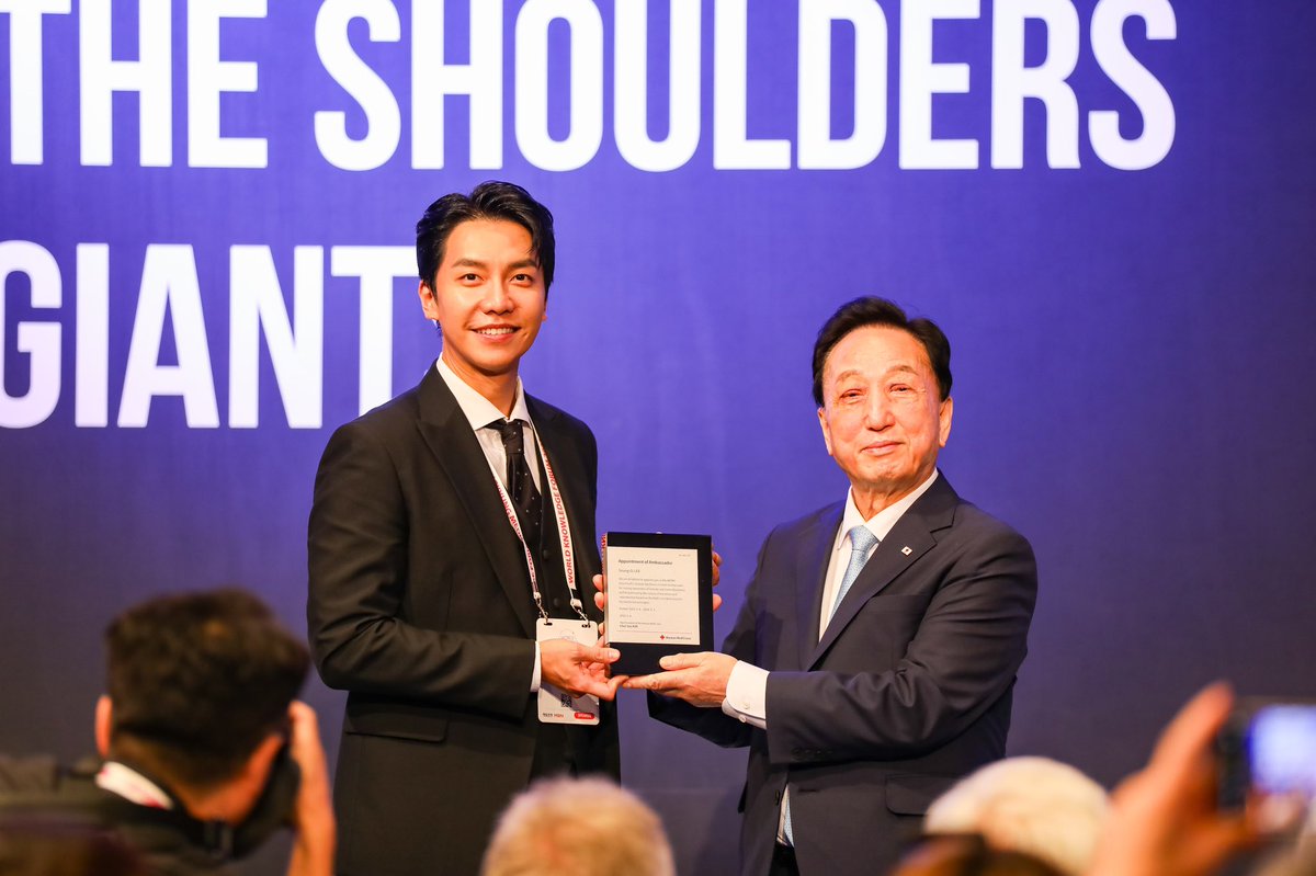 byhumanmade_'s tweet photo. 이승기 배우가 대한적십자사 기후위기 복원력 홍보대사로 위촉되었습니다.

대한적십자사와 국제적십자사연맹 관계자 분들 외에 함께 자리해주신 분들께 진심으로 감사의 인사를 드립니다.

앞으로 아시아태평양 지역의 기후환경재난복원력 강화에 힘을 보태겠습니다. https://t.co/clL6VqnXhq