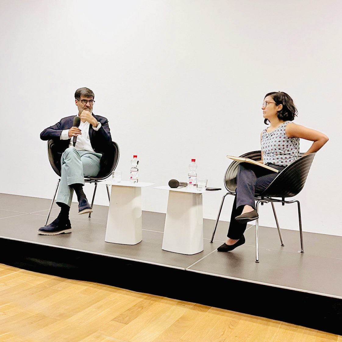 samirsaran's tweet photo. Delighted to engage with students/audience at the #PolicyAndPizza session at @thehertieschool last evening. Told this is the biggest turn out and right at the beginning of the term - #IndianForeignPolicy and #WorldOrder discussions are attracting more - #Great

Thanks @Shubha186 for the moderation🙏🏽