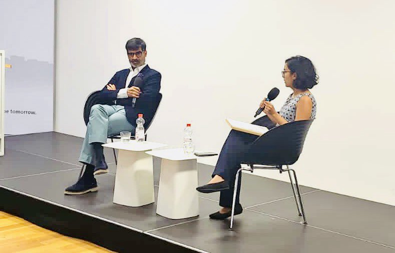 samirsaran's tweet photo. Delighted to engage with students/audience at the #PolicyAndPizza session at @thehertieschool last evening. Told this is the biggest turn out and right at the beginning of the term - #IndianForeignPolicy and #WorldOrder discussions are attracting more - #Great

Thanks @Shubha186 for the moderation🙏🏽