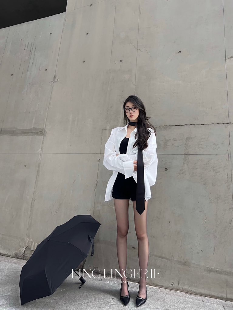 🥂松弛有型的白衬衣
不经意处秀露性感曲线
搭配清透丝袜 舒展窈窕身形
✨从容拿捏时髦感
率性又性感 愈显冷艳姿态❤️‍🔥

「极」云缎™3D无缝款 
清透自然，尽美之选
直达📮 https://t.co/toC0lItt3B

#绫天生丝滑 #绫丝袜 #绫 #绫天猫旗舰店 #丝袜 #丝袜控 #パンスト #ストッキング https://t.co/y3tSWoKsrN
