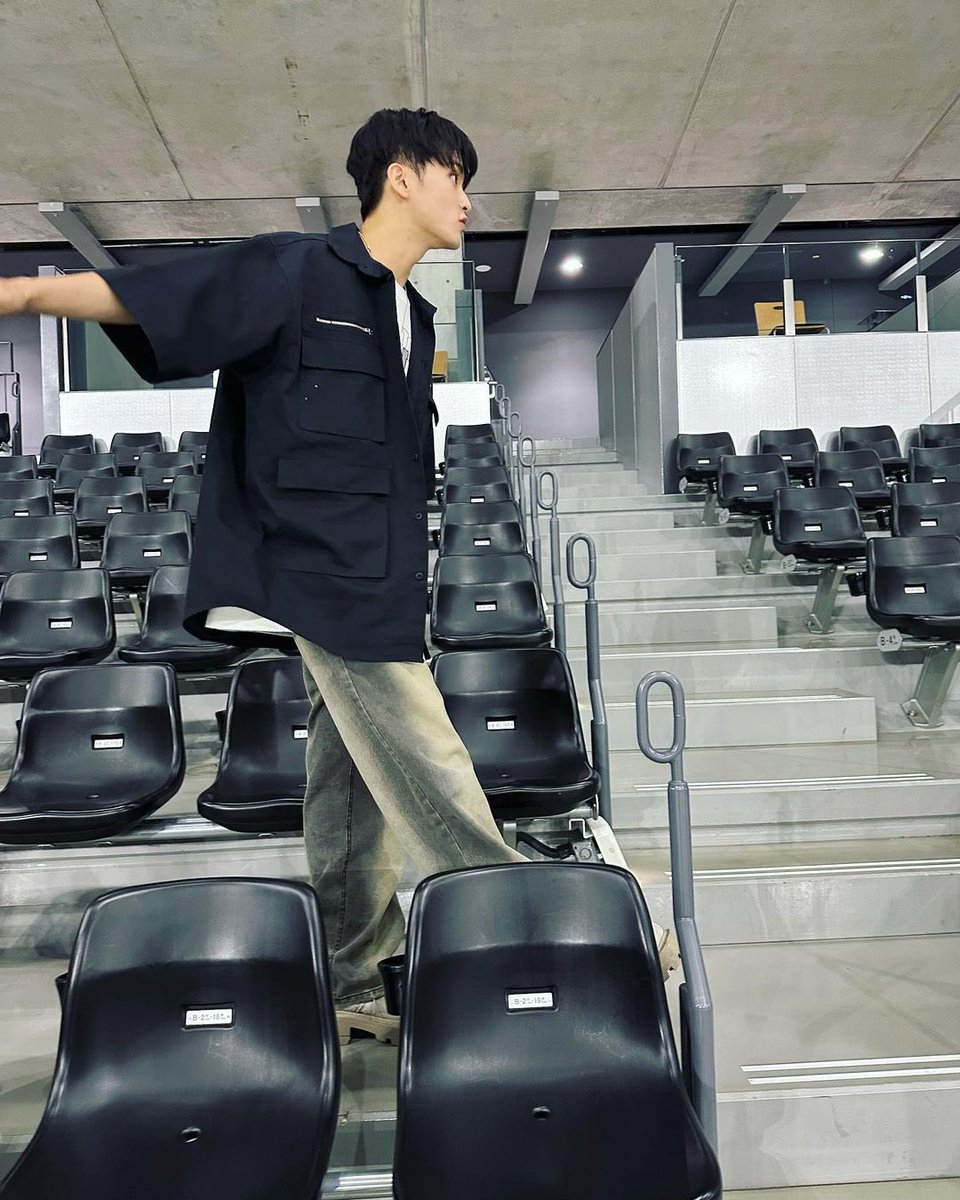 李J tweet media