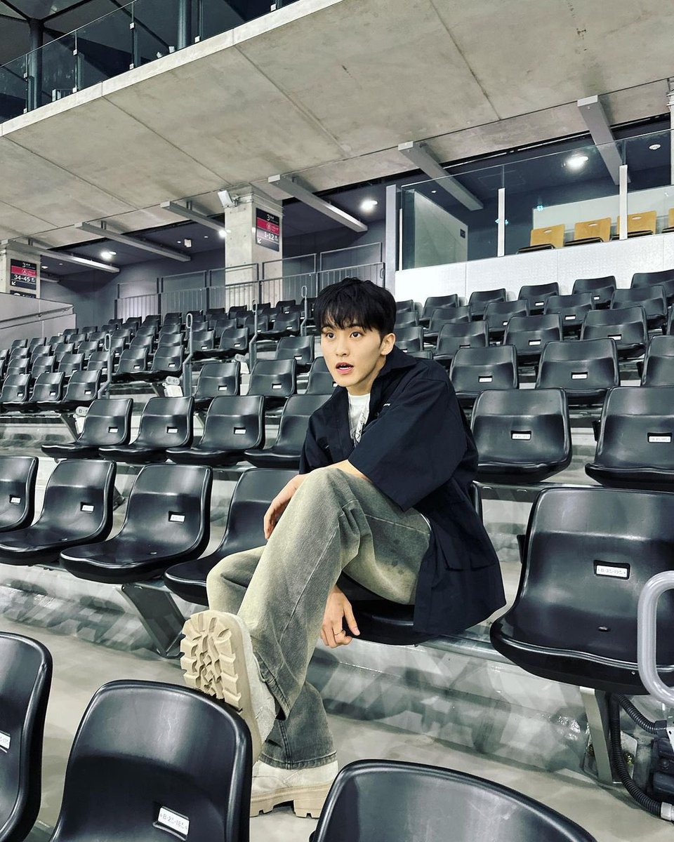 李J tweet media