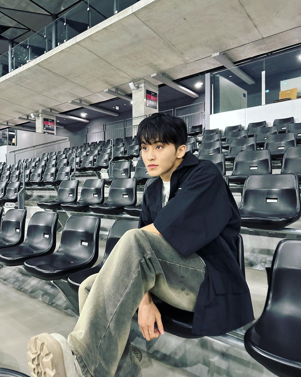 LMKLOOK's tweet photo. 230914 onyourm__ark just made a post! 

“어흥 # tokyo” https://t.co/FqgWDpxjM1