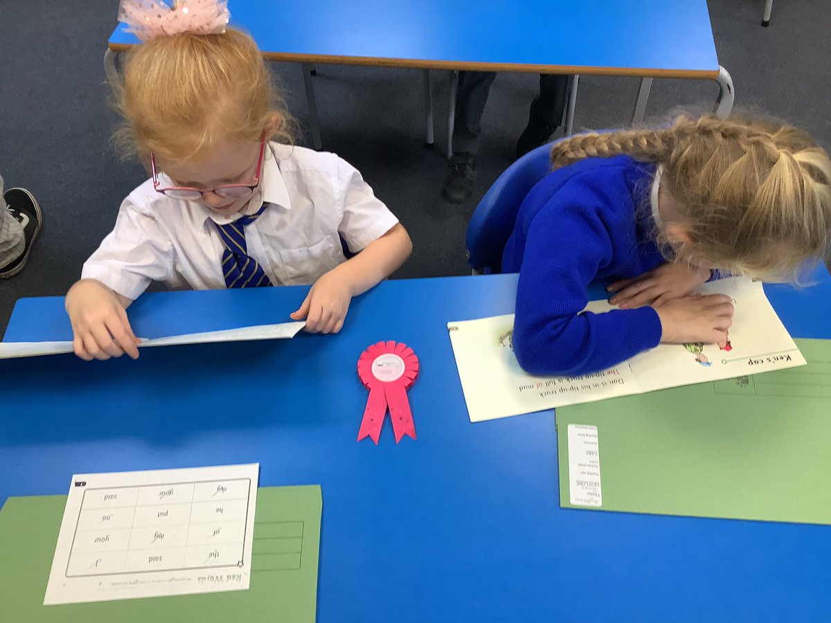 1AP_LPS's tweet photo. Everyone is busy reading in class. 📚 #LPSreading https://t.co/bBrBvqlmtc